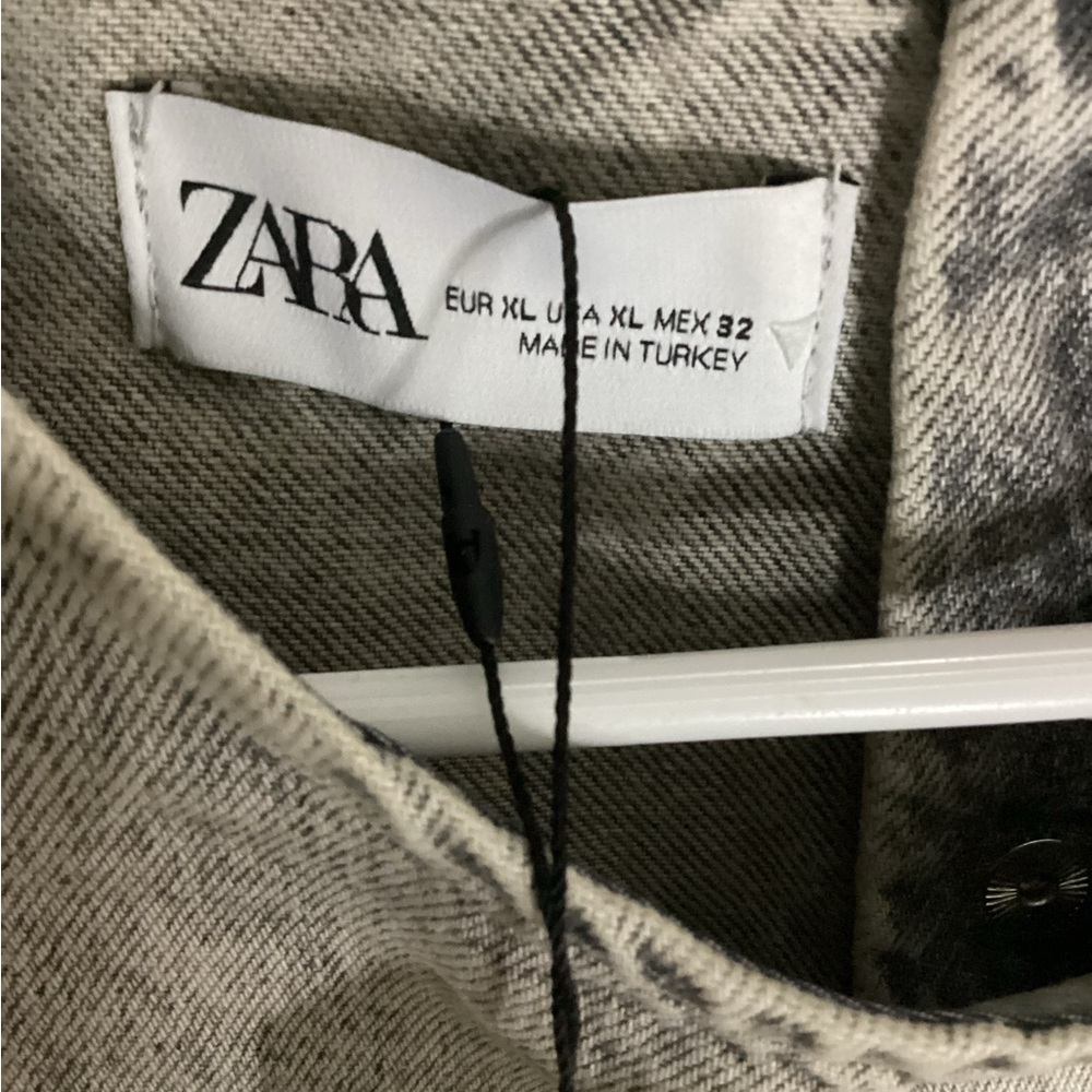 Zara gray acid wash denim button down top Size XL - Picture 4 of 4